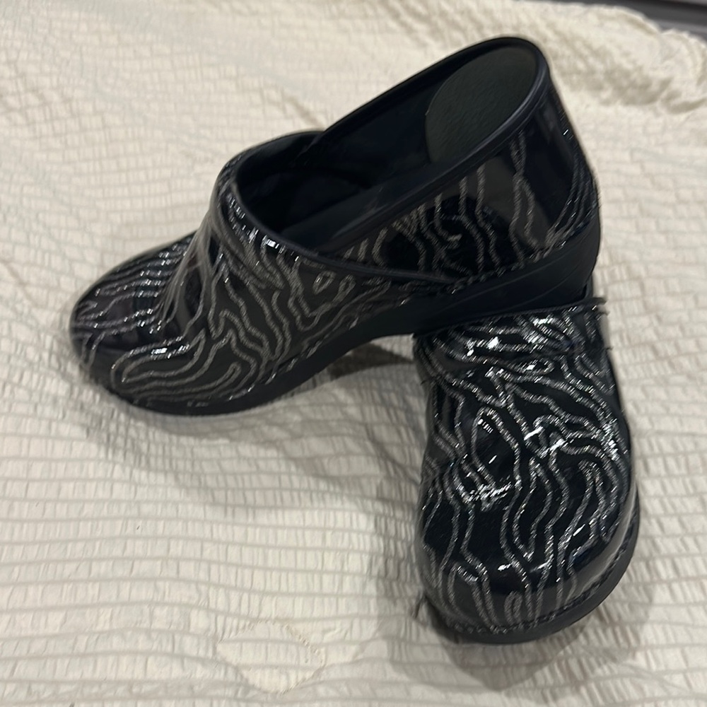Stylish Black and Silver Dansko clogs. Size 42 in women’s